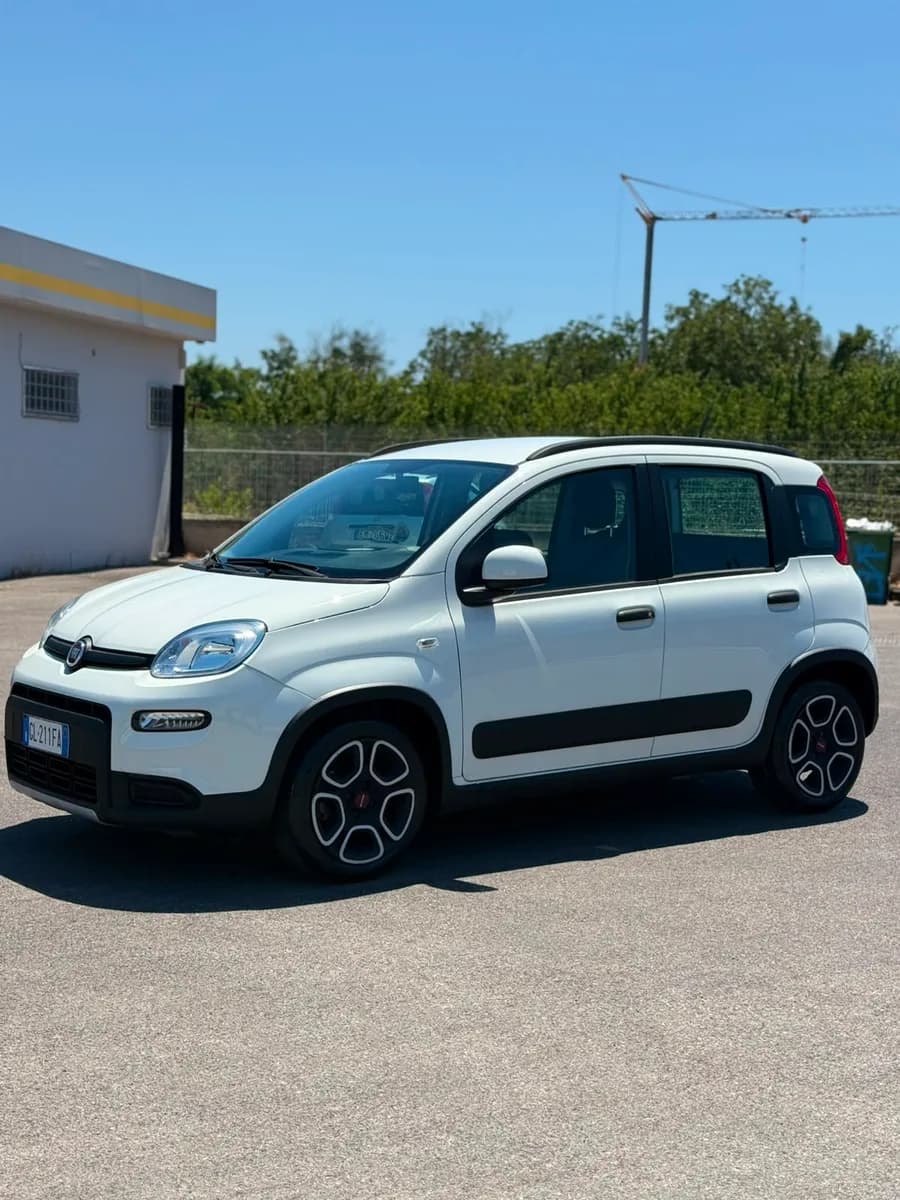 FIAT PANDA 1.0 HYBRID — foto 1 di 9